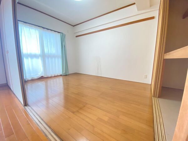 LDに隣接する約6帖の洋室です。引き戸を開放すると、一體利用も可能。シーンに合わせて活用できます。