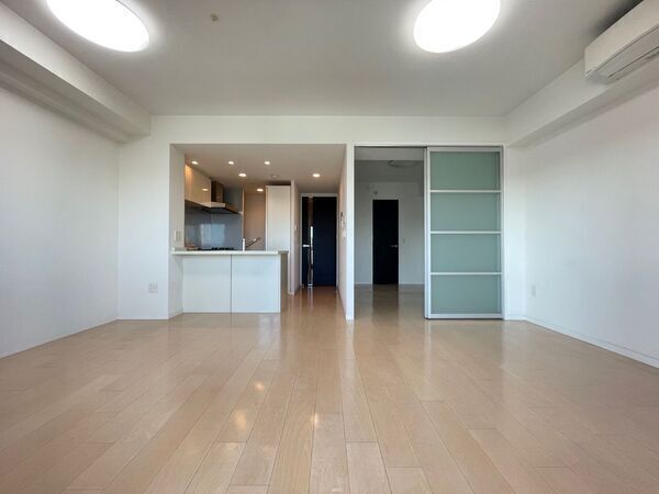 大切なペットと一緒に暮らせるマンションです(規(guī)約あり)。LDはペットにも優(yōu)しい床暖房付きです。