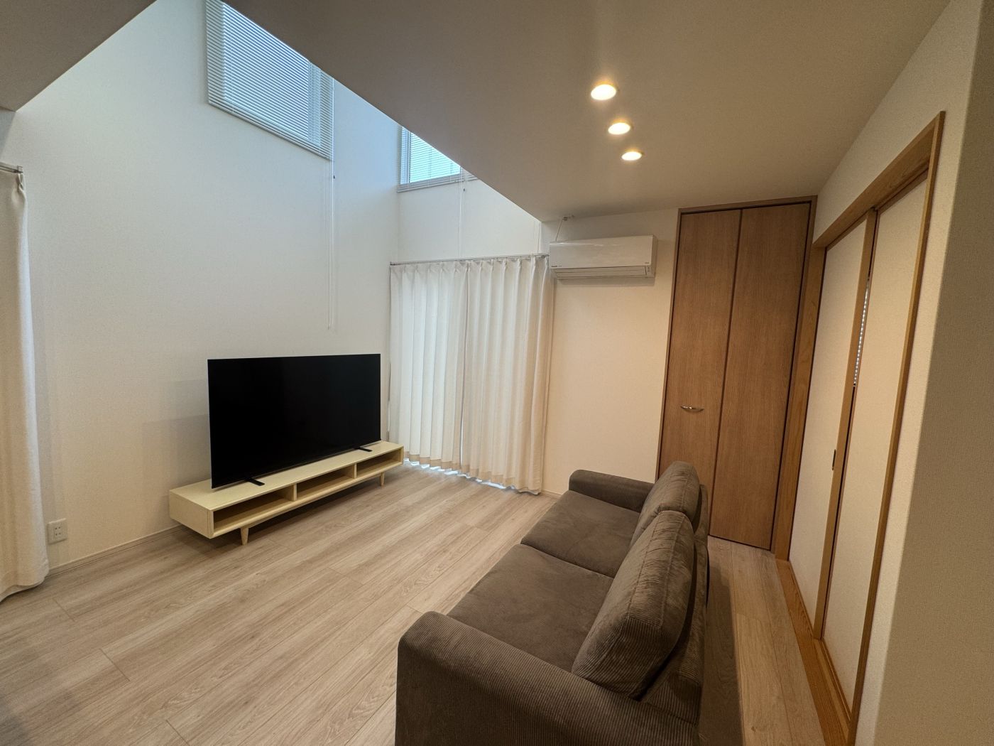 リビング 寫(xiě)真撮影日：11/16/24, 12:00?AM