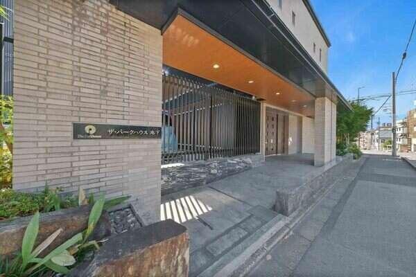 2015年1月築、三菱地所レジデンス他1社分譲。太陽(yáng)光発電高圧一括受電システムが採(cǎi)用されています。