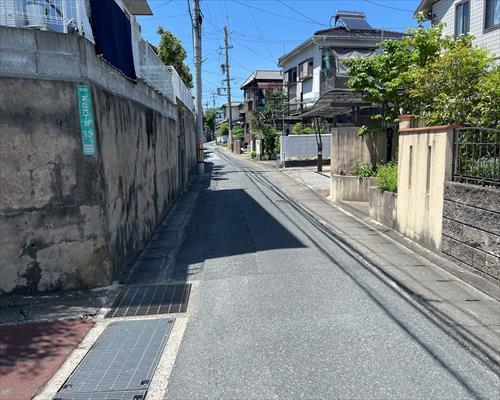 東側(cè)前面通路