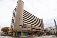 阪急伊丹線「伊丹」駅徒歩6分、JR福知山線「伊丹」駅徒歩8分。複數路線利用可能な便利な立地です。