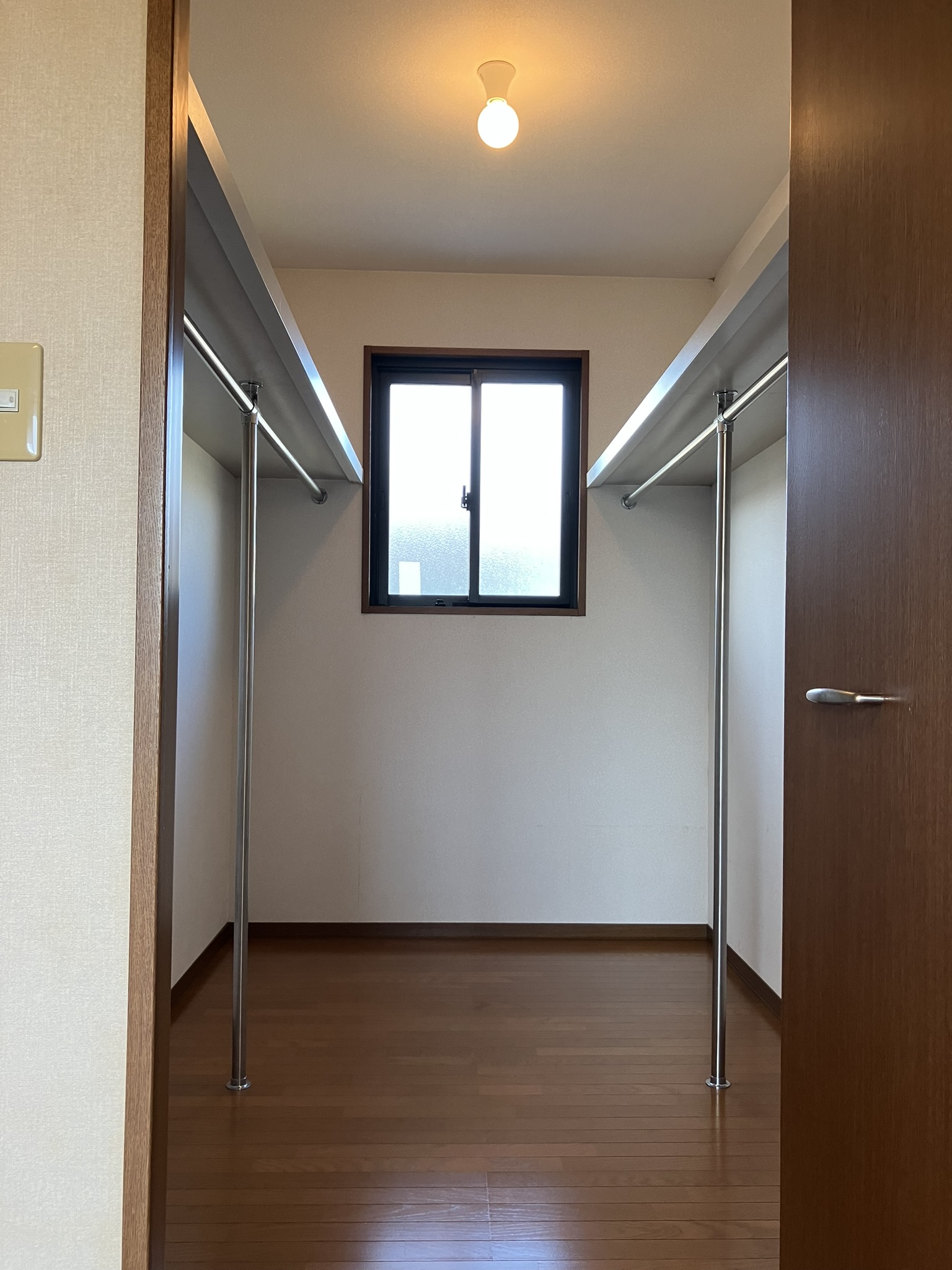 ウォークインクローゼット 寫真撮影日：6/1/25, 12:00?AM