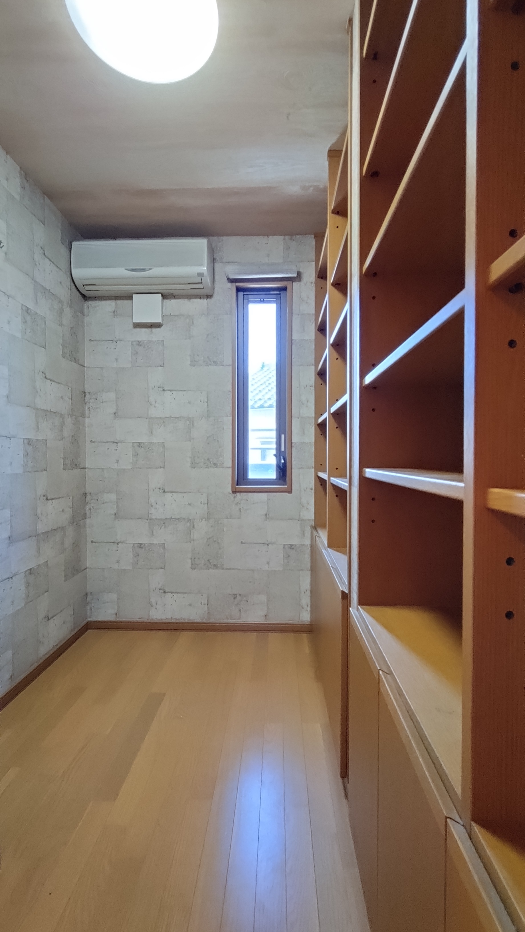 ２階書斎スペース　２０２５年７月撮影