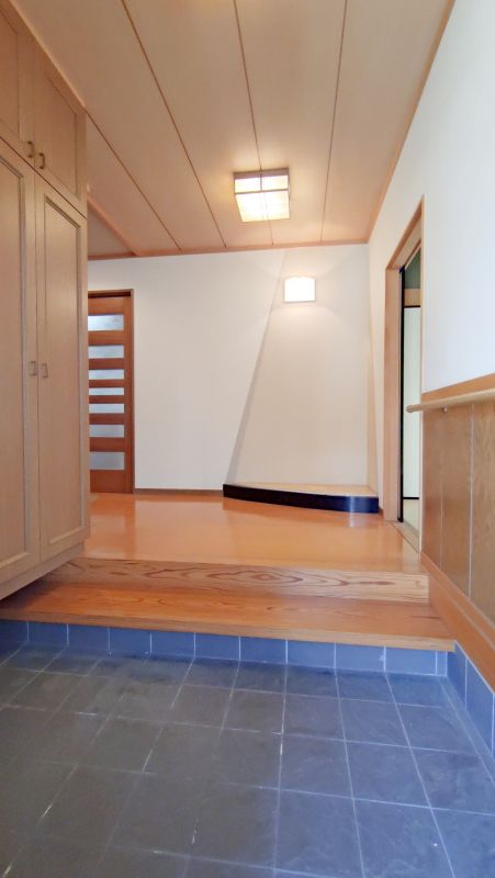 玄関ホール　２０２５年６月撮影