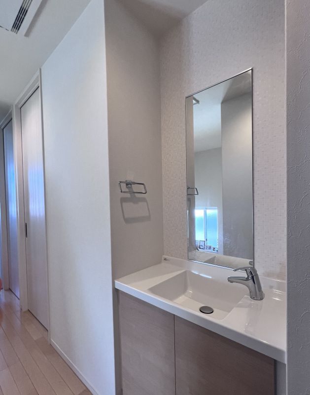 廊下 寫真撮影日：8/5/25, 12:00?AM