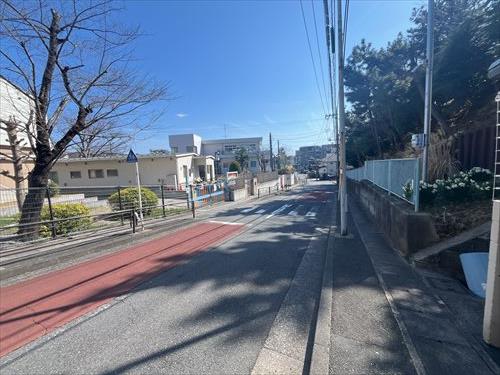 東側(cè)前面道路（２０２４年３月撮影）
