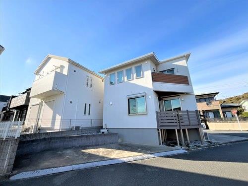 外観（２０２５年２月撮影）※右側が物件