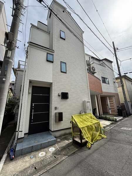 東急田園都市線「二子新地」駅徒歩5分など、3駅が徒歩圏內の好立地。最寄り駅までフラットな道のりです。