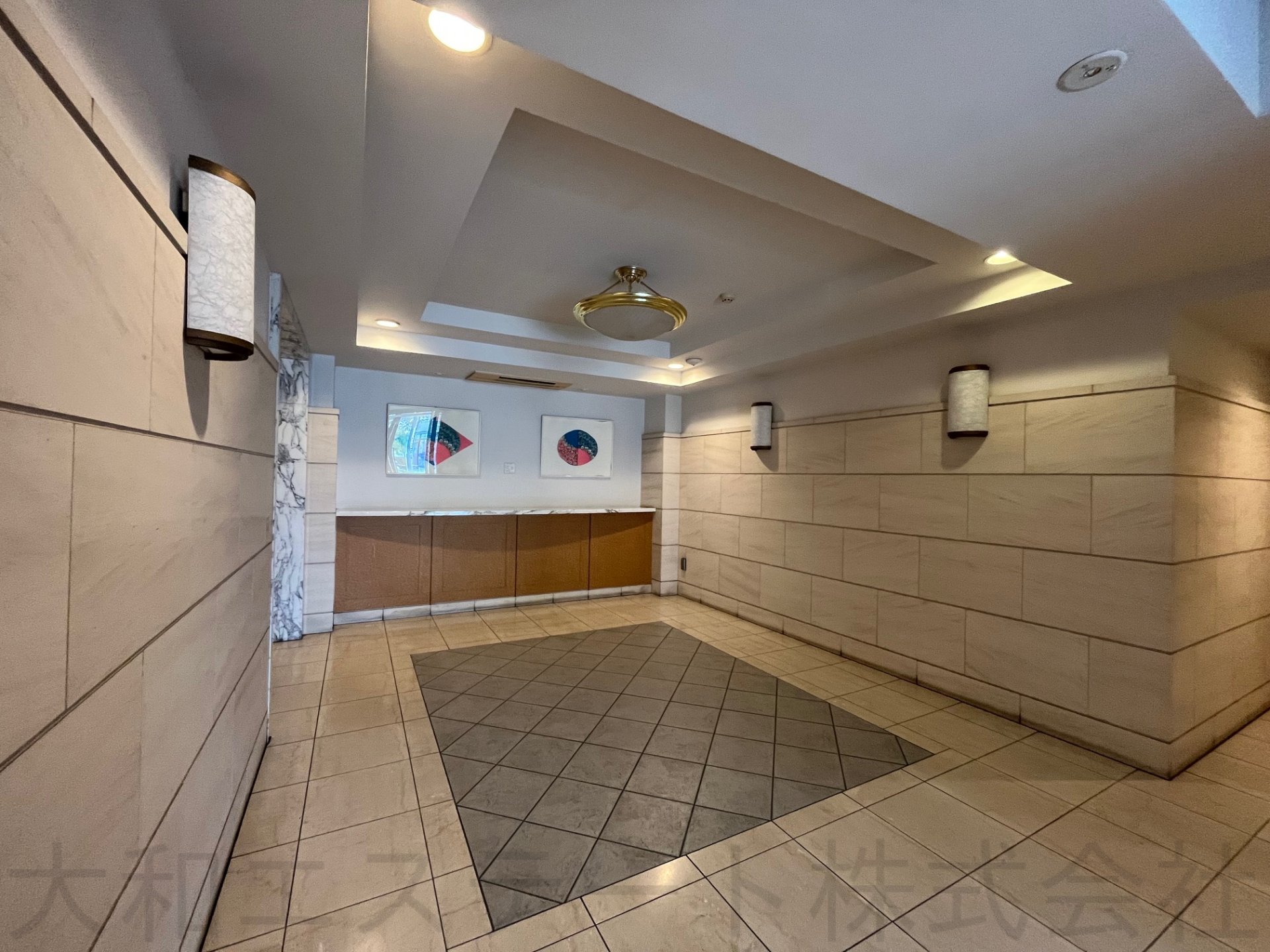 エントランス內