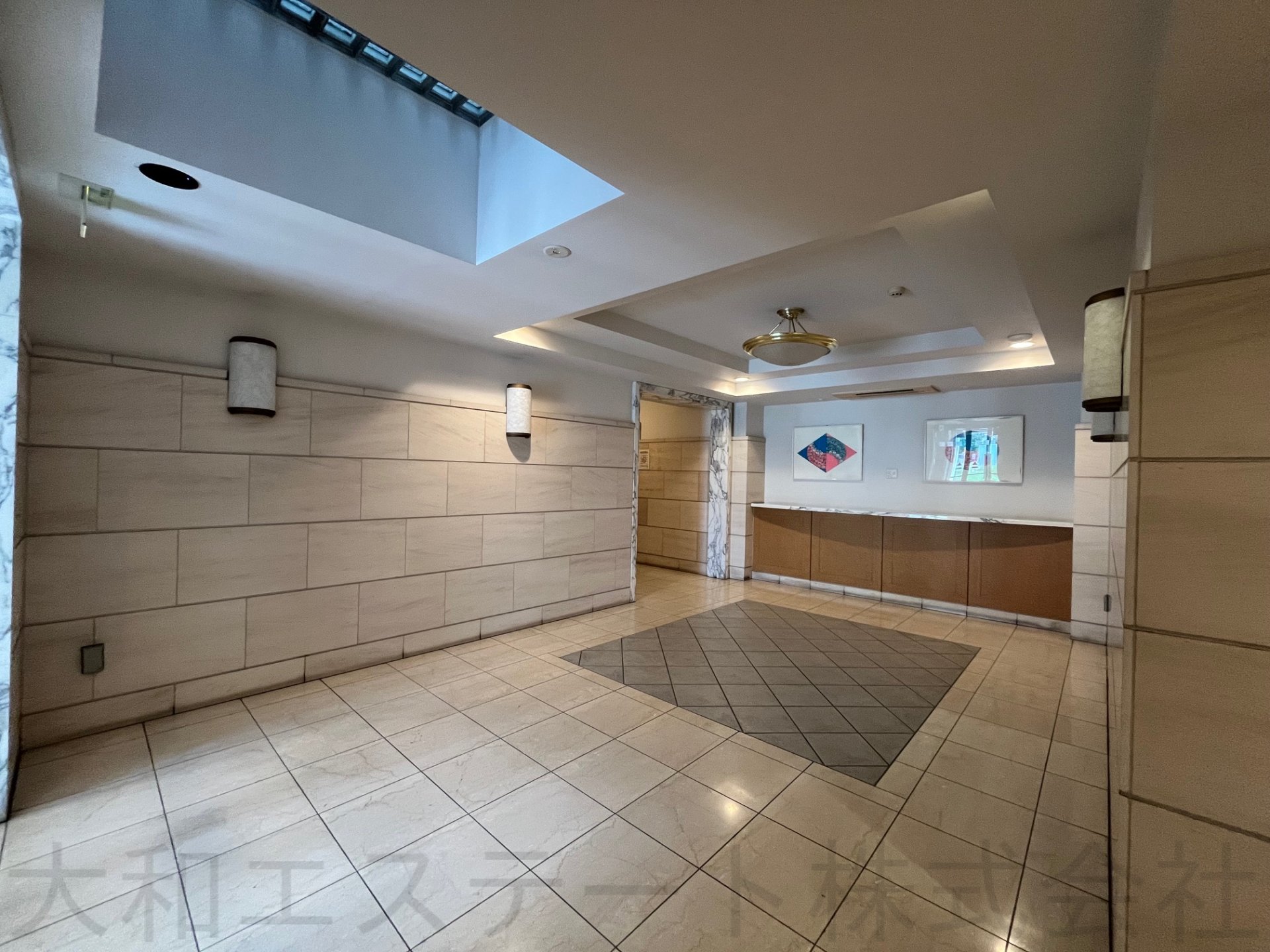 エントランス內