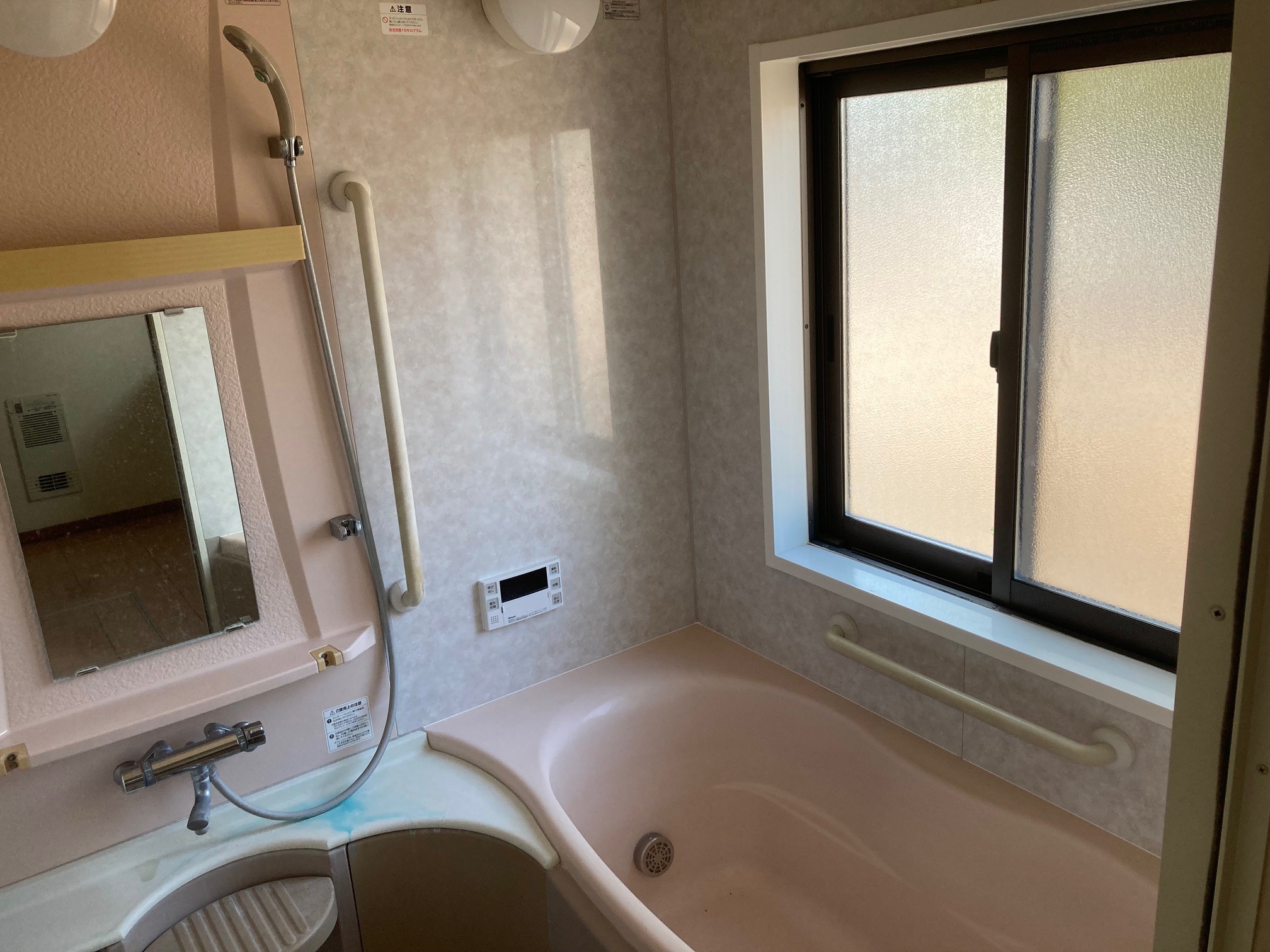 浴室 寫真撮影日：8/20/25, 12:00?AM