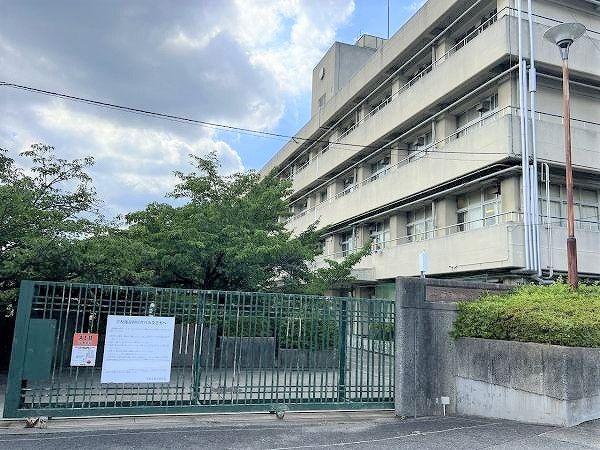 箕面市立萱野北小學校 910m 寫真撮影日：2024-07-26