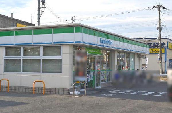 ファミリーマート高槻大塚店 190m 寫真撮影日：2025-03-15