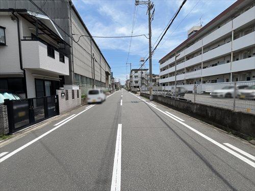 前面道路（２０２５年６月撮影）