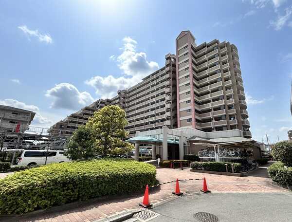 JR埼京線「南與野」駅徒歩16分、都心主要エリアへの通勤も軽快に。小中學(xué)校も徒歩圏內(nèi)に揃っています。