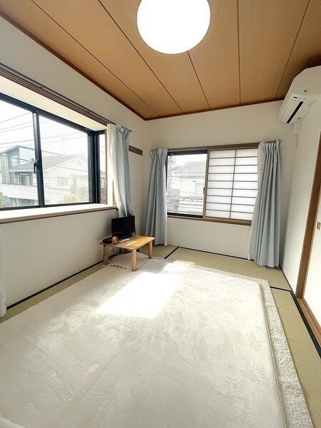 ◆角部屋ならではの二面彩光で日當たり良好な和室　◆畳表替え、障子張替（2024年4月実施）