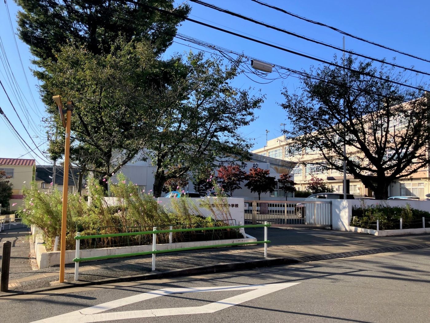 東村山市立化成小學校：徒歩13分（2024年11月撮影）