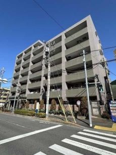 2001年3月築、藤和不動産他分譲マンション。3駅3路線利用可能で通勤?通學などに便利な立地です。