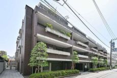 総戸數(shù)40戸RC造マンション。京王新線「初臺」駅徒歩5分、3駅4沿線利用可能で利便性の高い立地です。