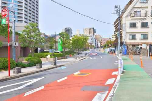 【現(xiàn)地前面道路２０２５年４月撮影】