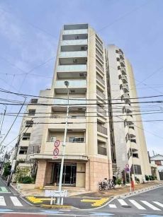 11階部分、開放感に満ちた角住戸。三菱地所レジデンスのリノベーションブランド「リノレジ」の物件です。
