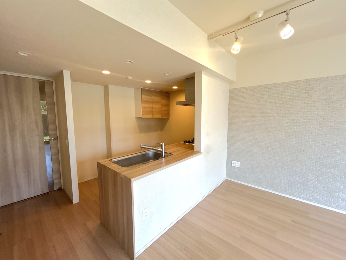 K 寫真撮影日：9/1/25, 12:00?AM