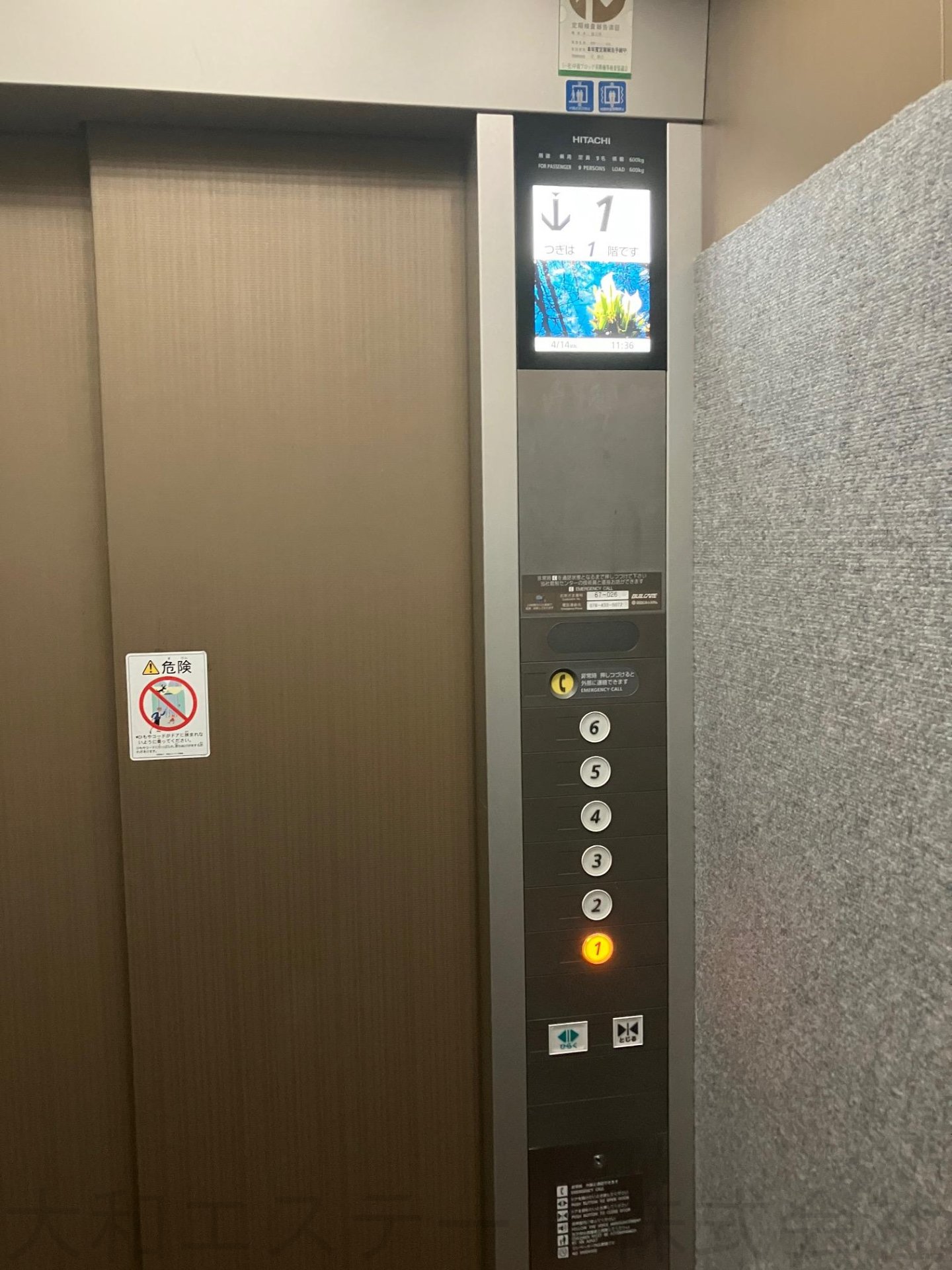 エレベーター庫內(nèi)