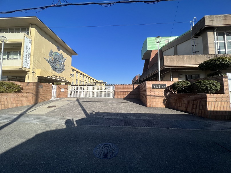 和歌山市立西浜中學?！〖s１９００ｍ 寫真撮影日：2/27/23, 12:00?AM