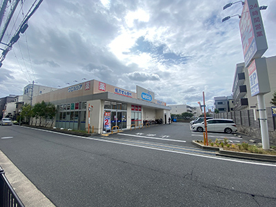 ウエルシア摂津市駅前店