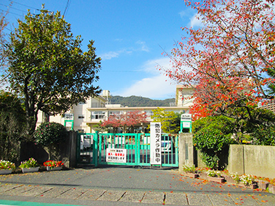 皇子山中學校