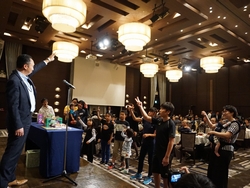 総會後にはビンゴ大會やじゃんけん大會を開催