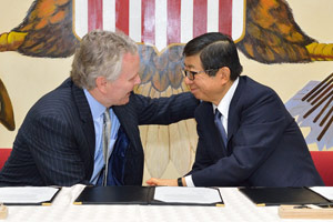 リンカーン社との業(yè)務(wù)提攜調(diào)印式