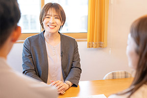 來場されたお客さまと打ち合わせ