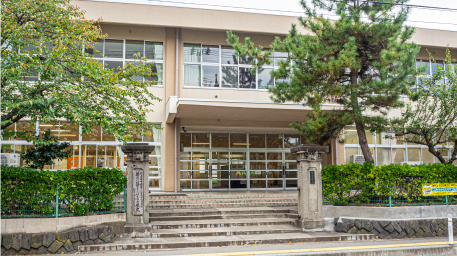 中通小學校 徒歩6分 (約440m)