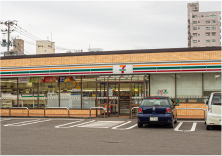 セブンイレブン秋田中通6丁目店徒歩8分(約630m)