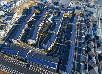 屋根に設(shè)置された太陽(yáng)光発電システム